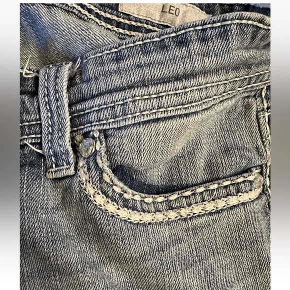 Daytrip Leo Distressed Jeans Size 27 Stretch Low Rise Straight Medium Wash - Picture 3 of 14